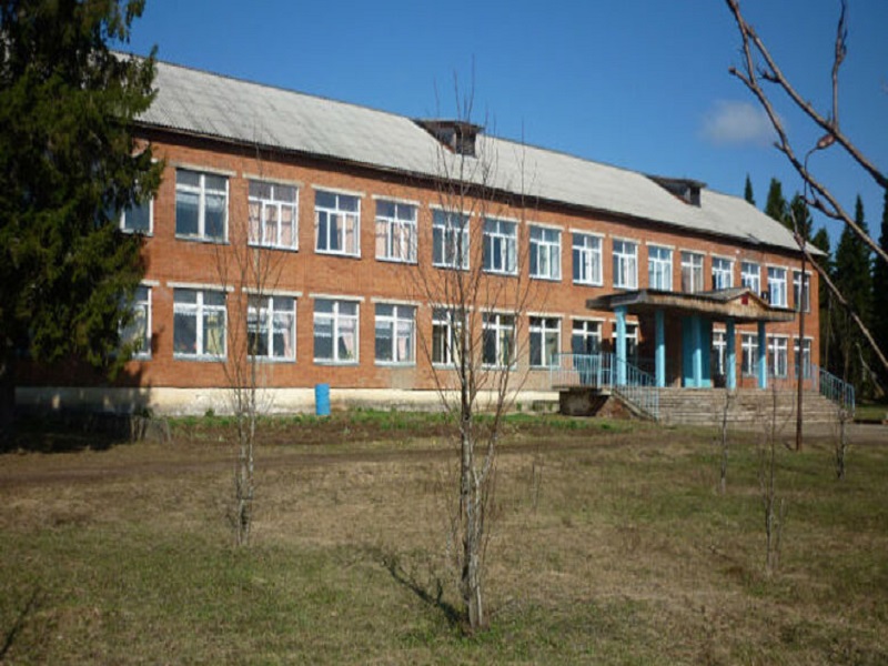 Фасад школы, центральный вход